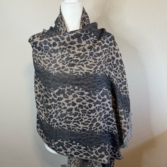 NWT Chicos Jacquard Animal Print Oblong Scarf Lightweight Wrap - Picture 6 of 9